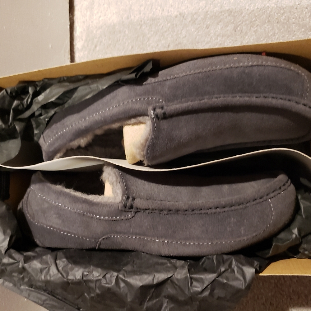 Men's Ugg Ascot Grey Loafers Sz 9
